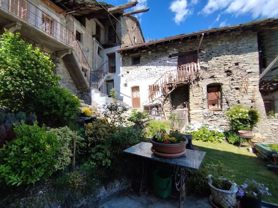 Hameau Gubioche, Casa Vacanze Chambave Екстериор снимка